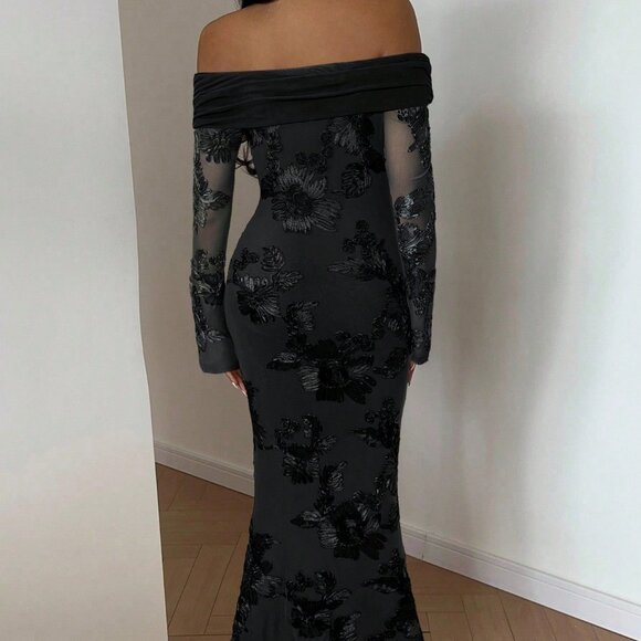 Black Elegant Women's Off Shoulder Long Sleeve Fitted Maxi Dress - Picture 2 of 6